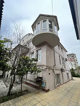 Satılır 10 otaqlı həyət evi 500 m²