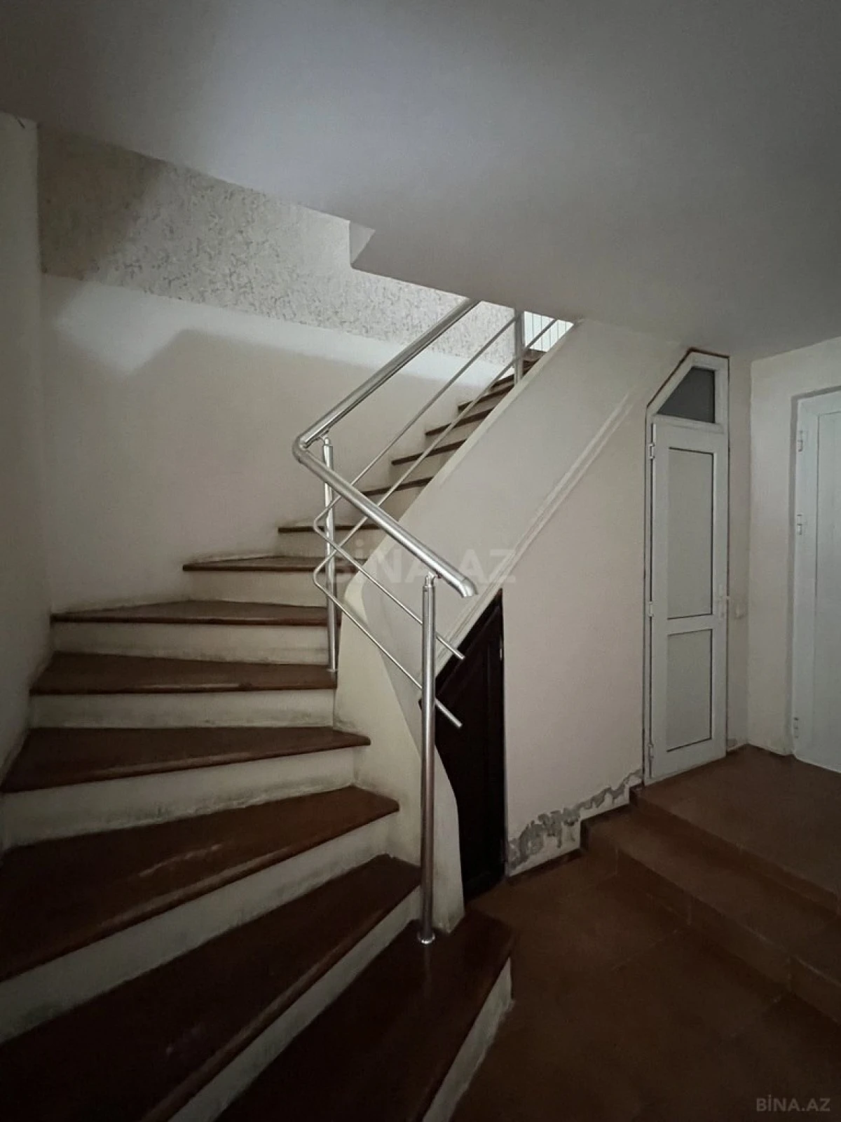 Satılır 10 otaqlı həyət evi 500 m²