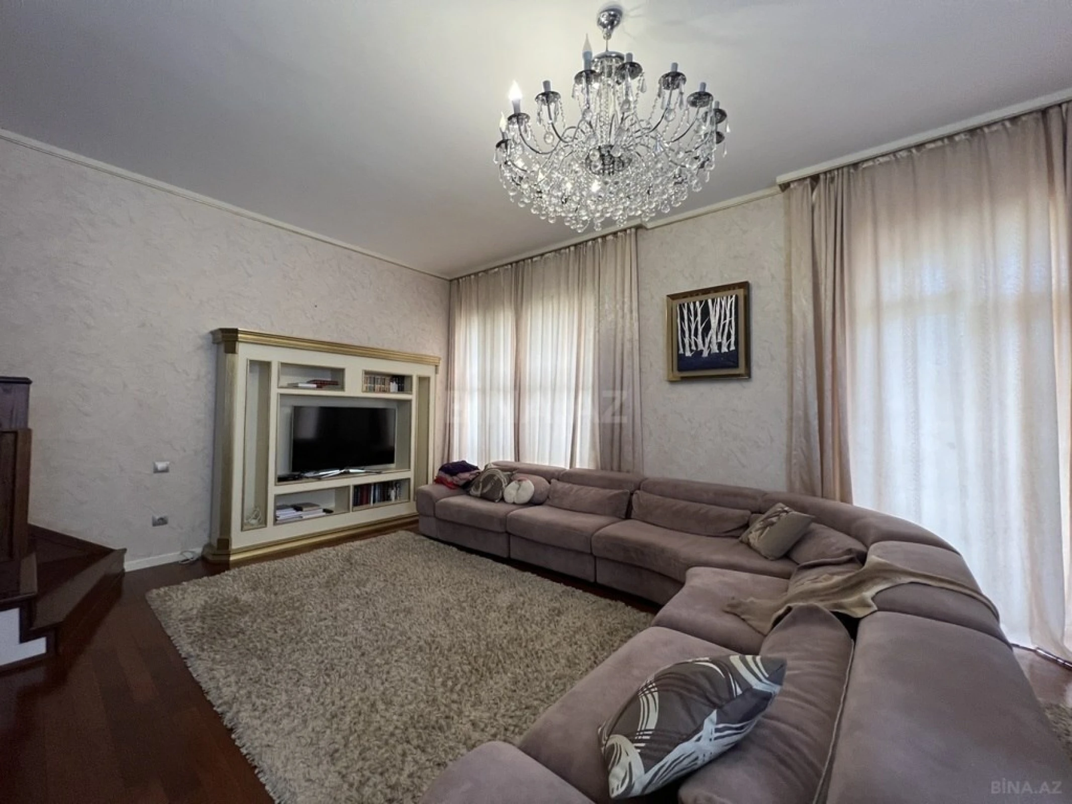 Satılır 10 otaqlı həyət evi 500 m²