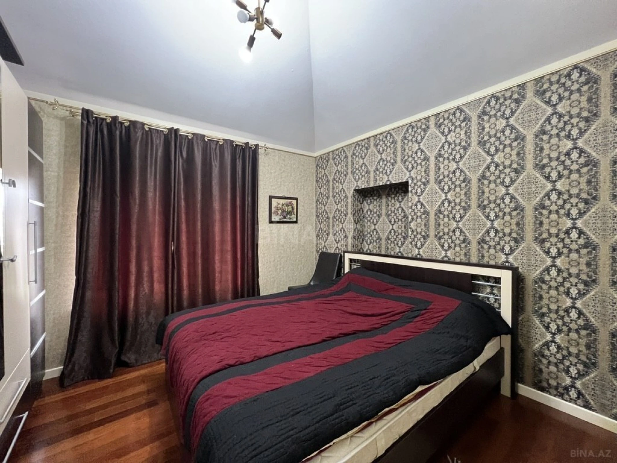 Satılır 10 otaqlı həyət evi 500 m²