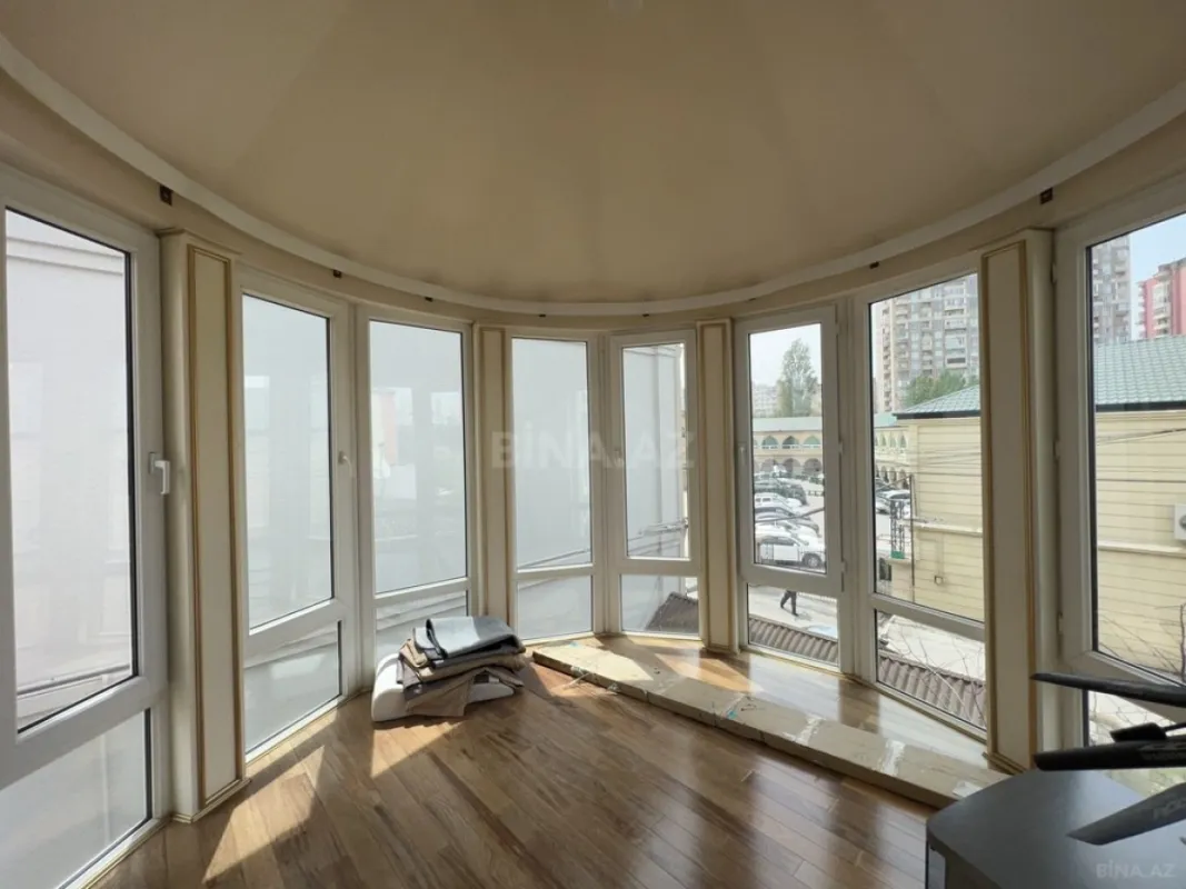 Satılır 10 otaqlı həyət evi 500 m²