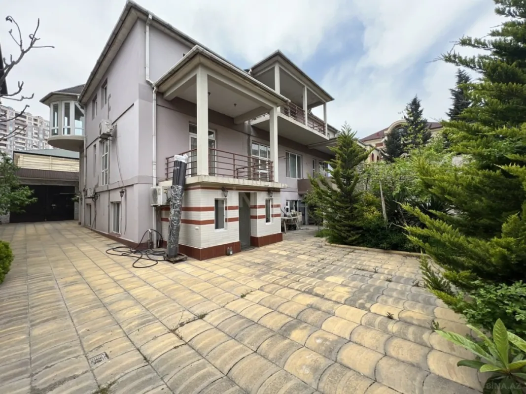 Satılır 10 otaqlı həyət evi 500 m²