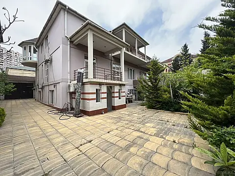 Satılır 10 otaqlı həyət evi 500 m²