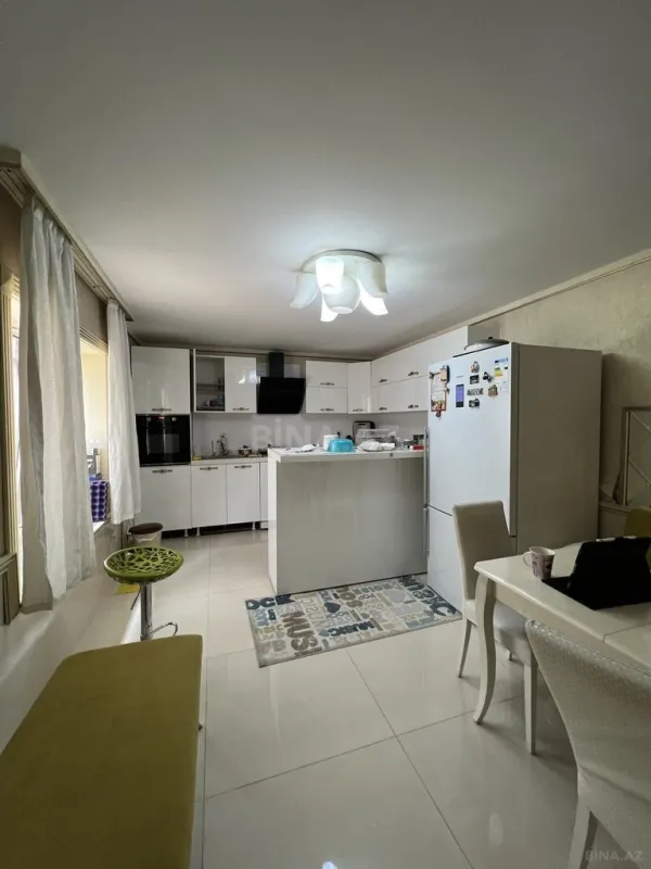 Satılır 10 otaqlı həyət evi 500 m²