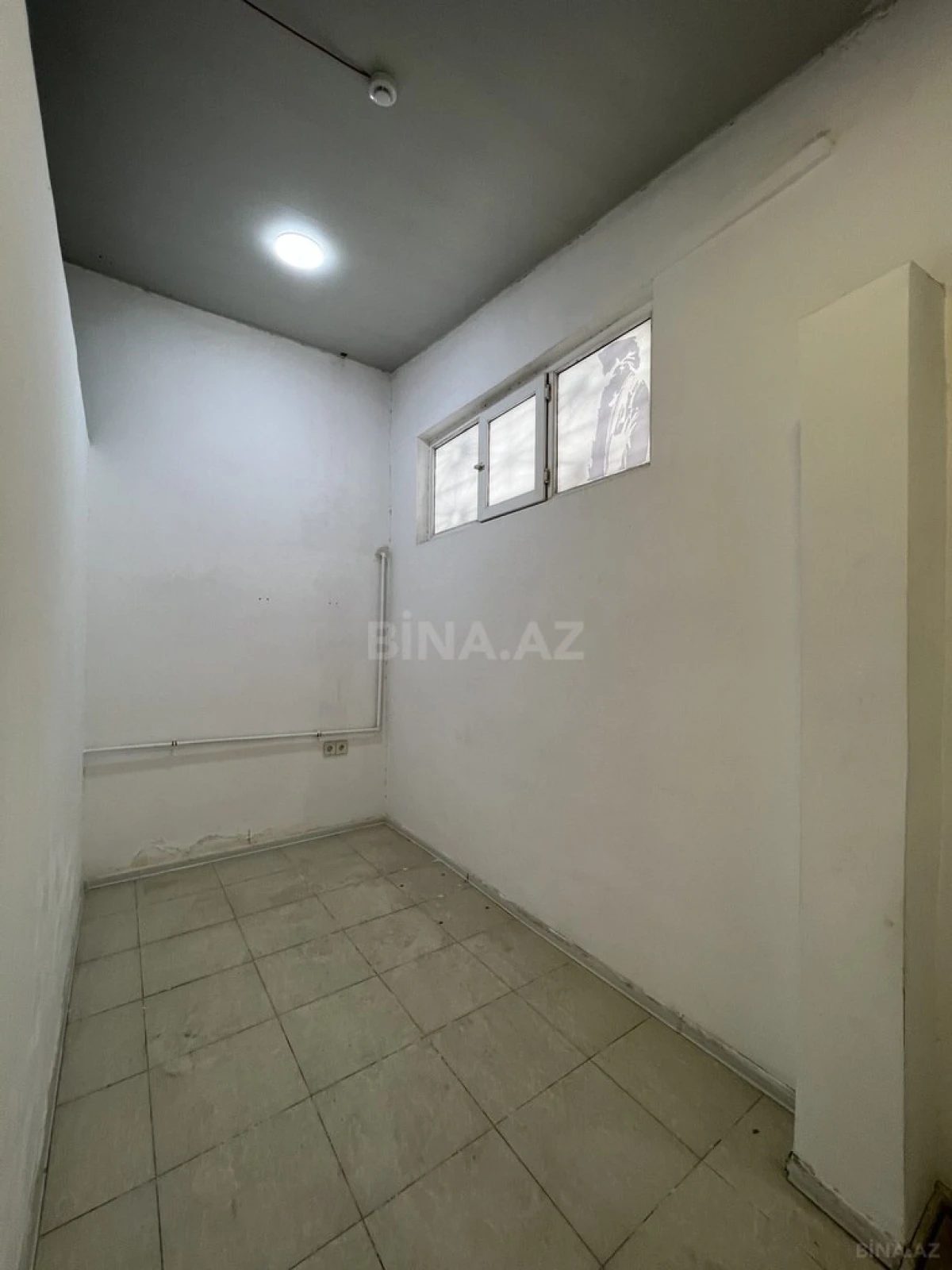 Satılır obyekt 328 m²