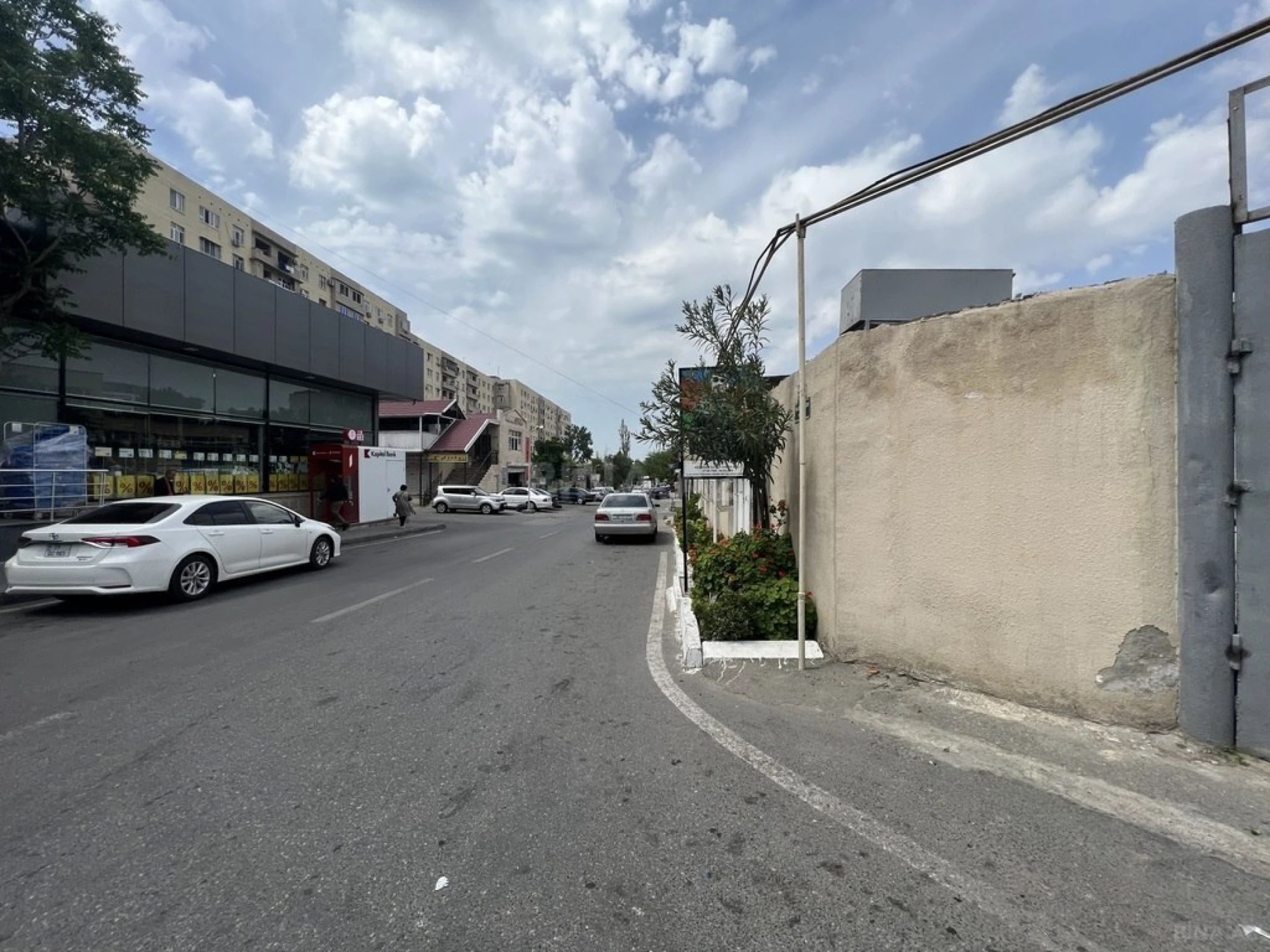 Satılır obyekt 328 m²