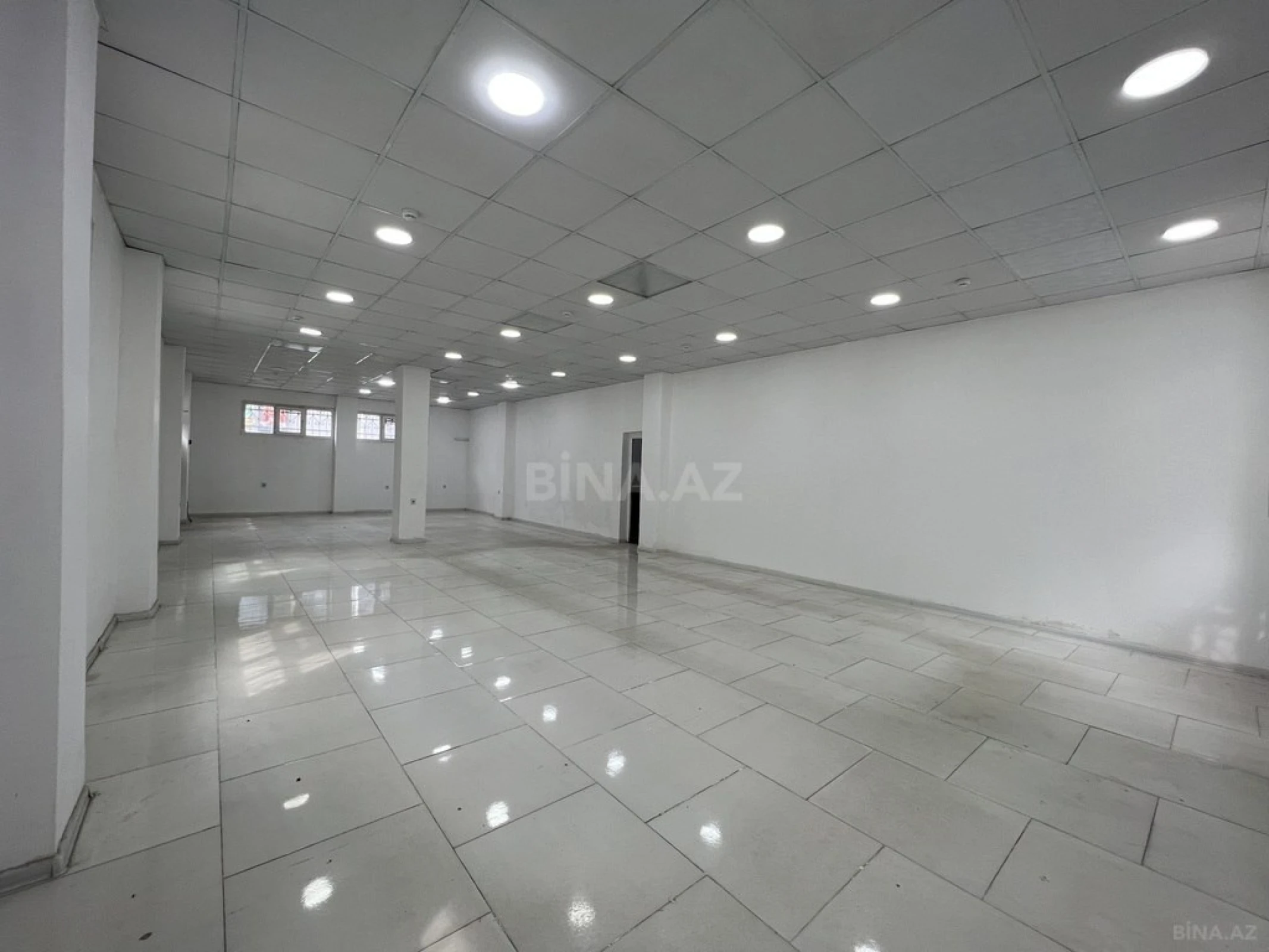 Satılır obyekt 328 m²