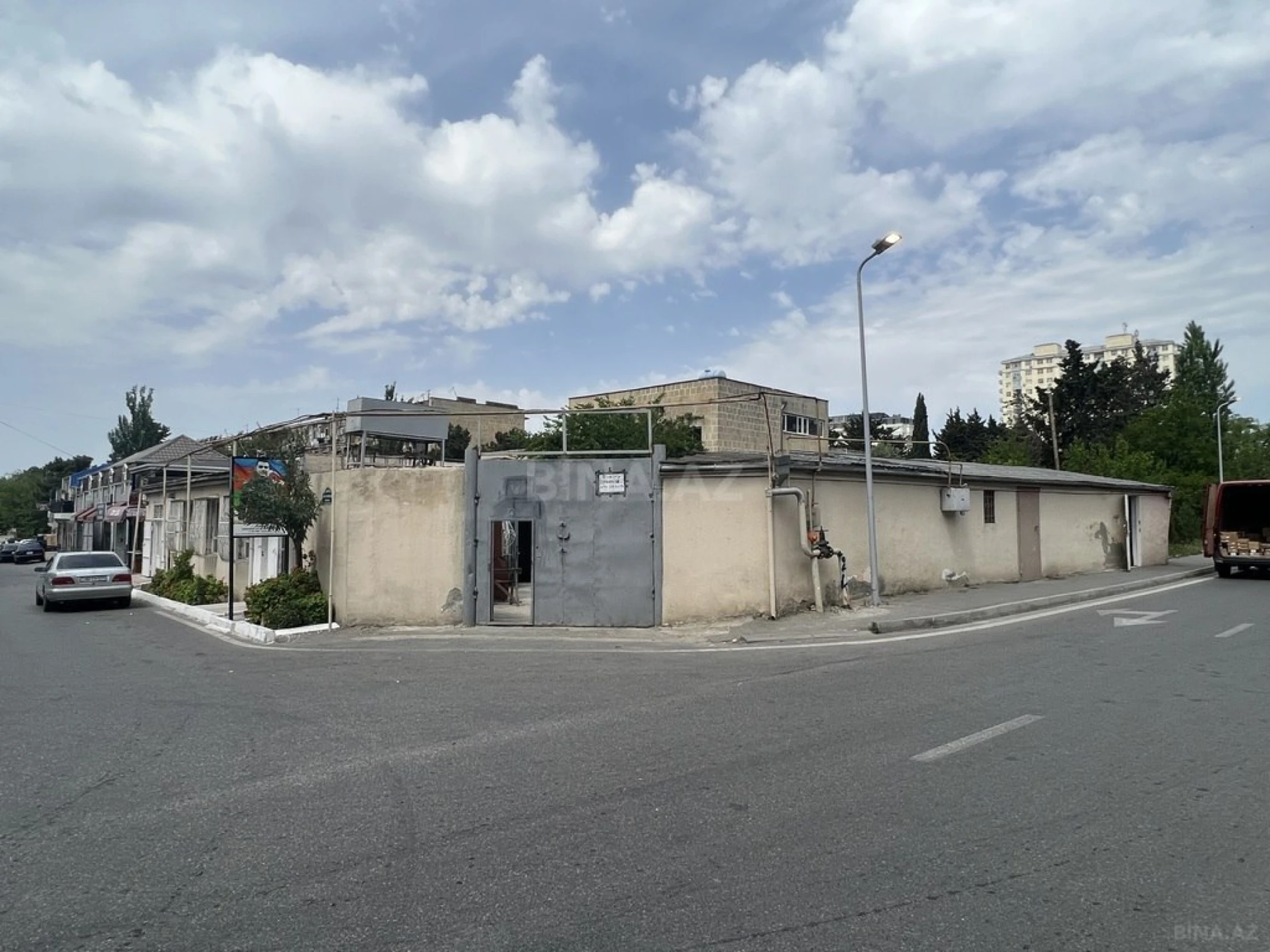 Satılır obyekt 328 m²