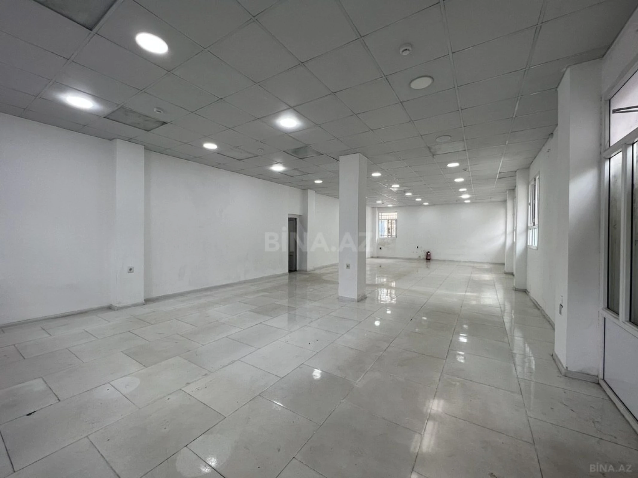 Satılır obyekt 328 m²