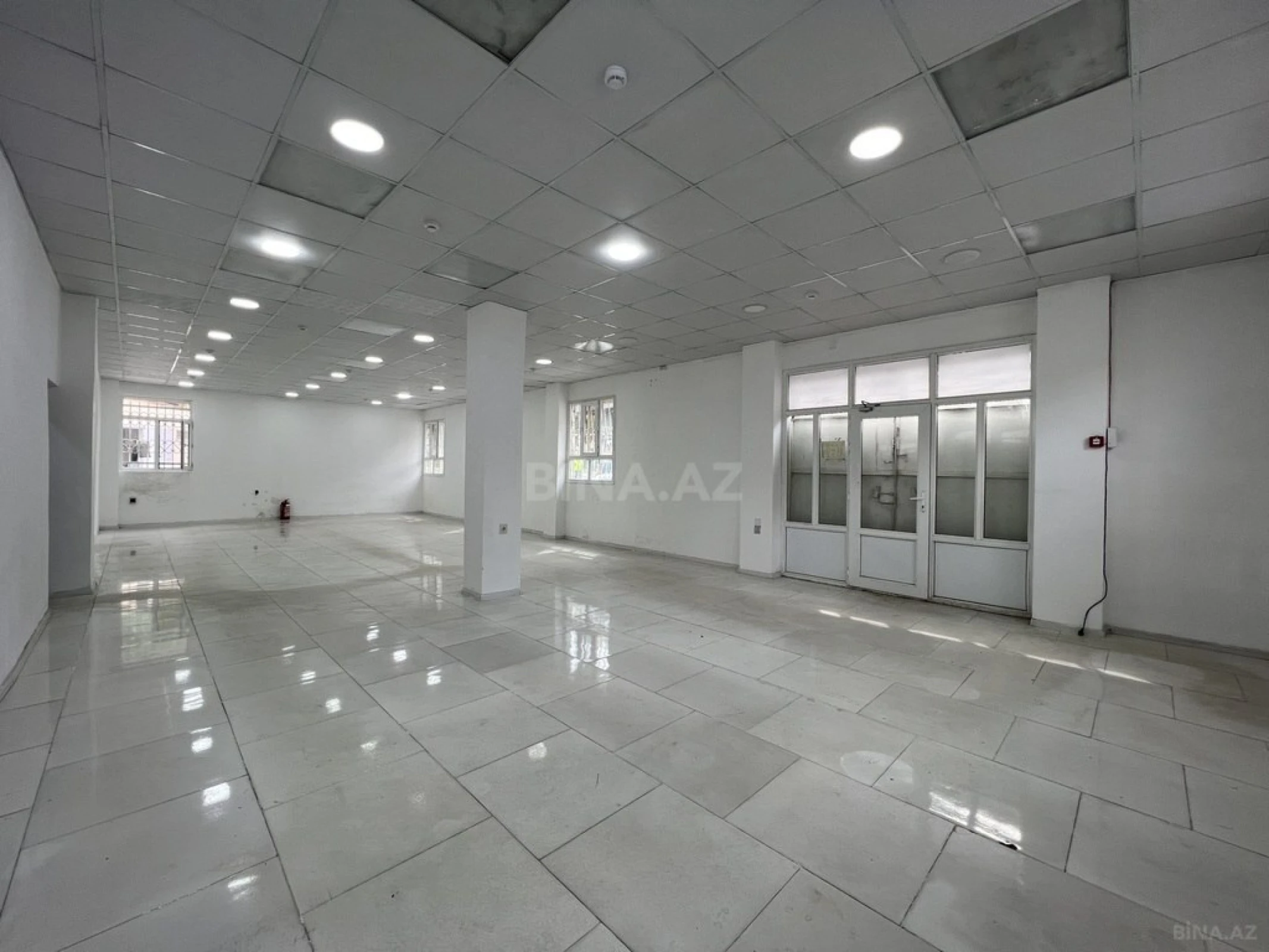 Satılır obyekt 328 m²