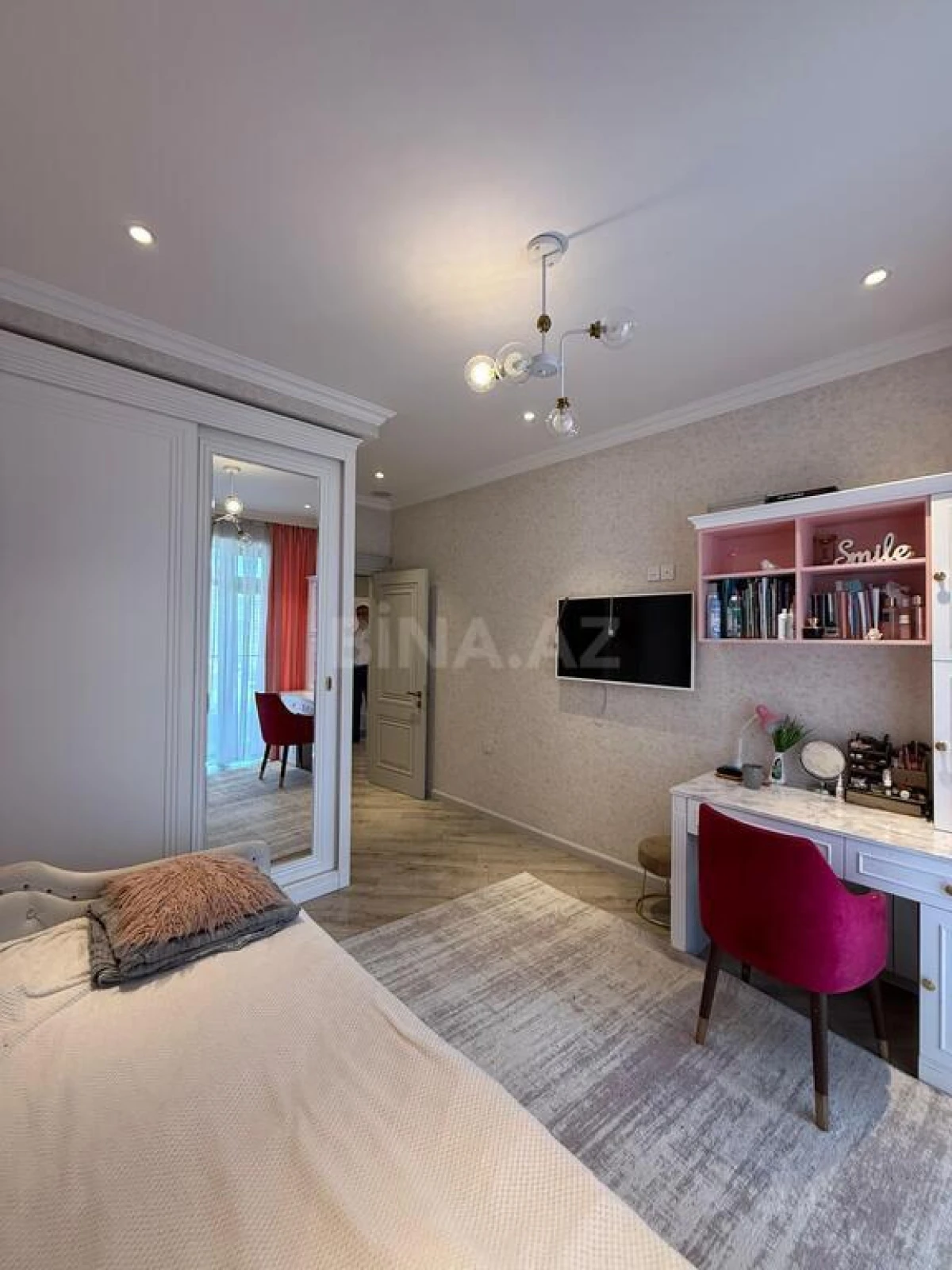 Satılır 3 otaqlı mənzil 107 m²
