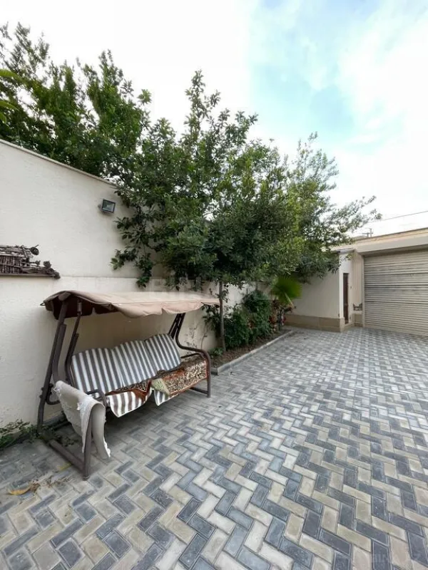 Satılır 7 otaqlı həyət evi 556 m²