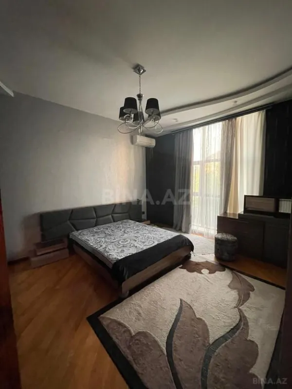Satılır 7 otaqlı həyət evi 556 m²
