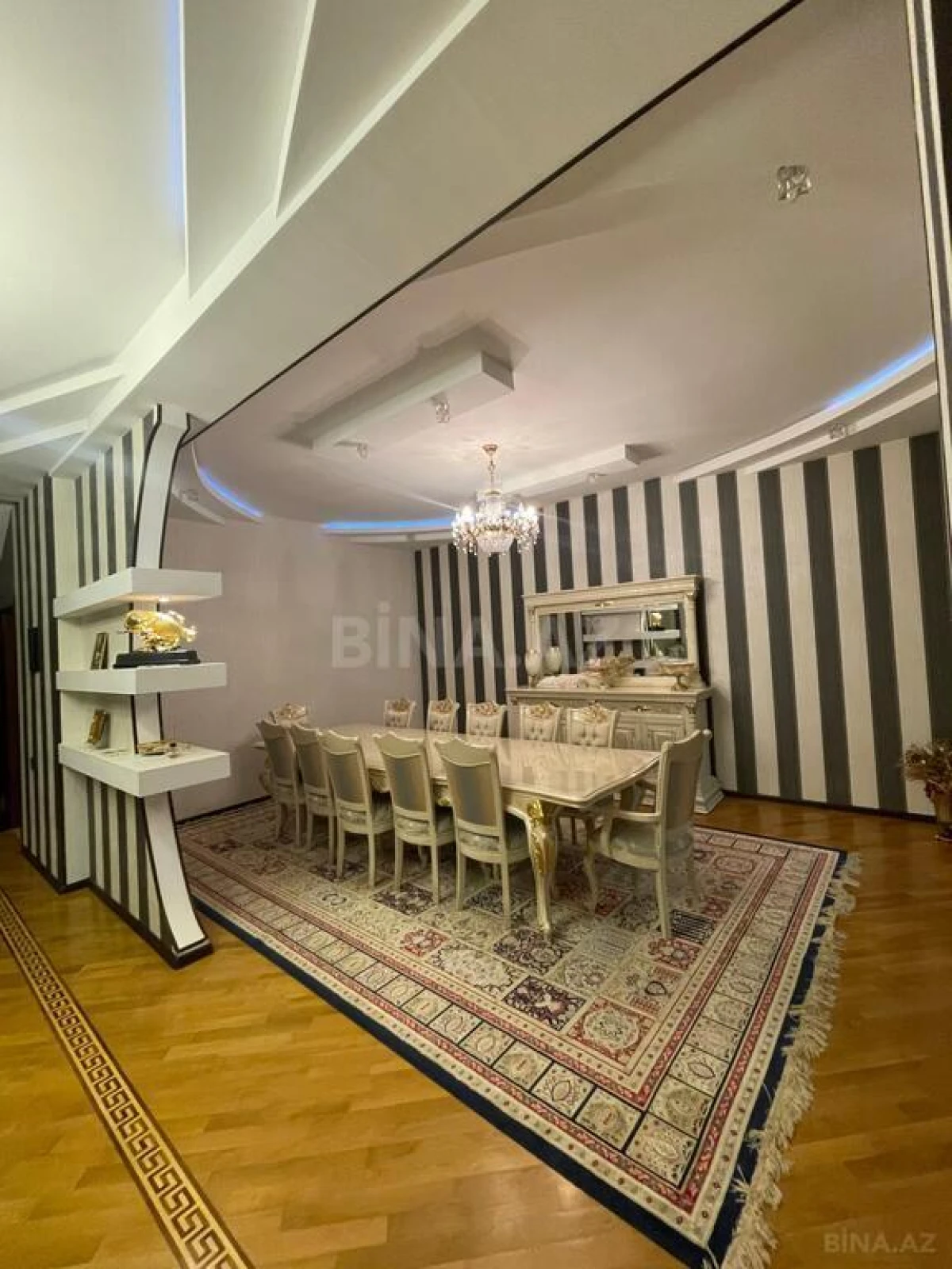Satılır 7 otaqlı həyət evi 556 m²