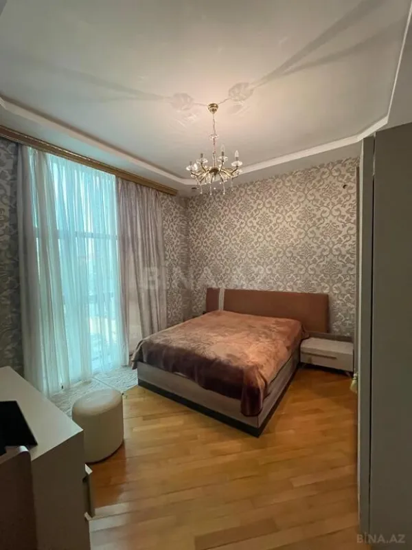 Satılır 7 otaqlı həyət evi 556 m²