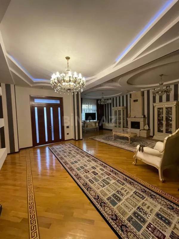 Satılır 7 otaqlı həyət evi 556 m²