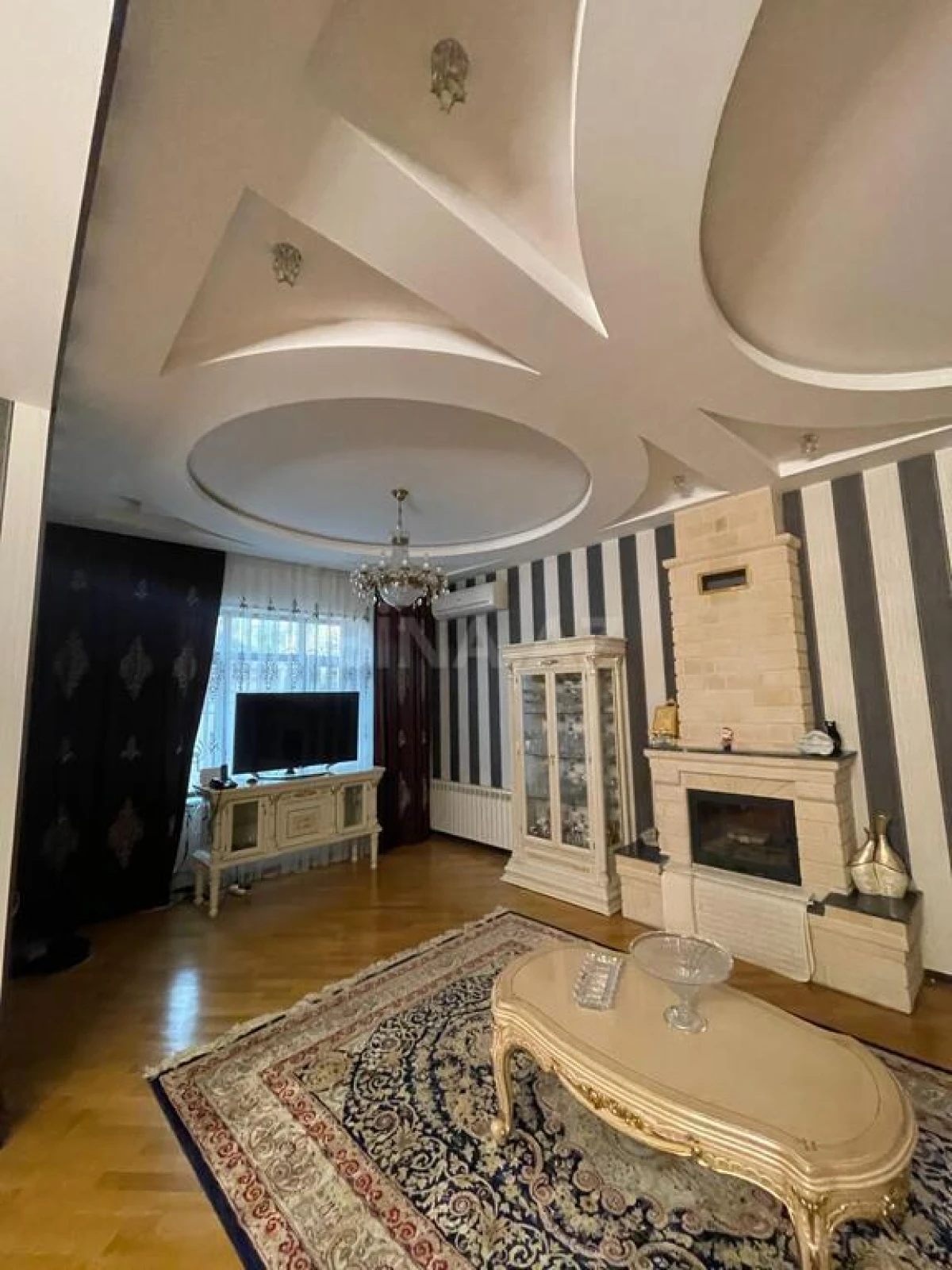 Satılır 7 otaqlı həyət evi 556 m²