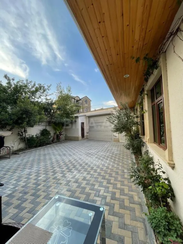 Satılır 7 otaqlı həyət evi 556 m²