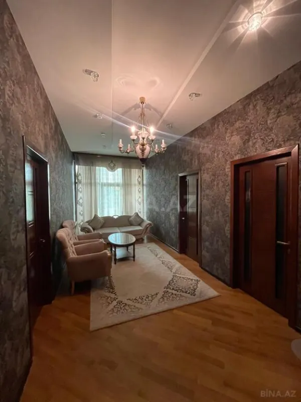 Satılır 7 otaqlı həyət evi 556 m²