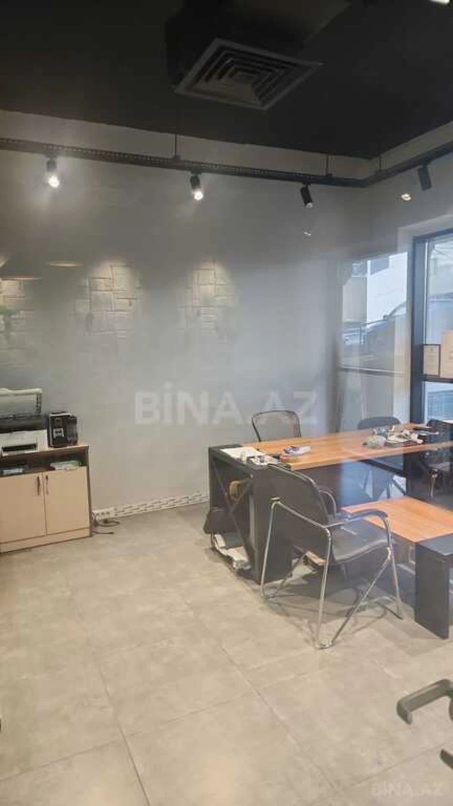 Satılır obyekt 409 m²