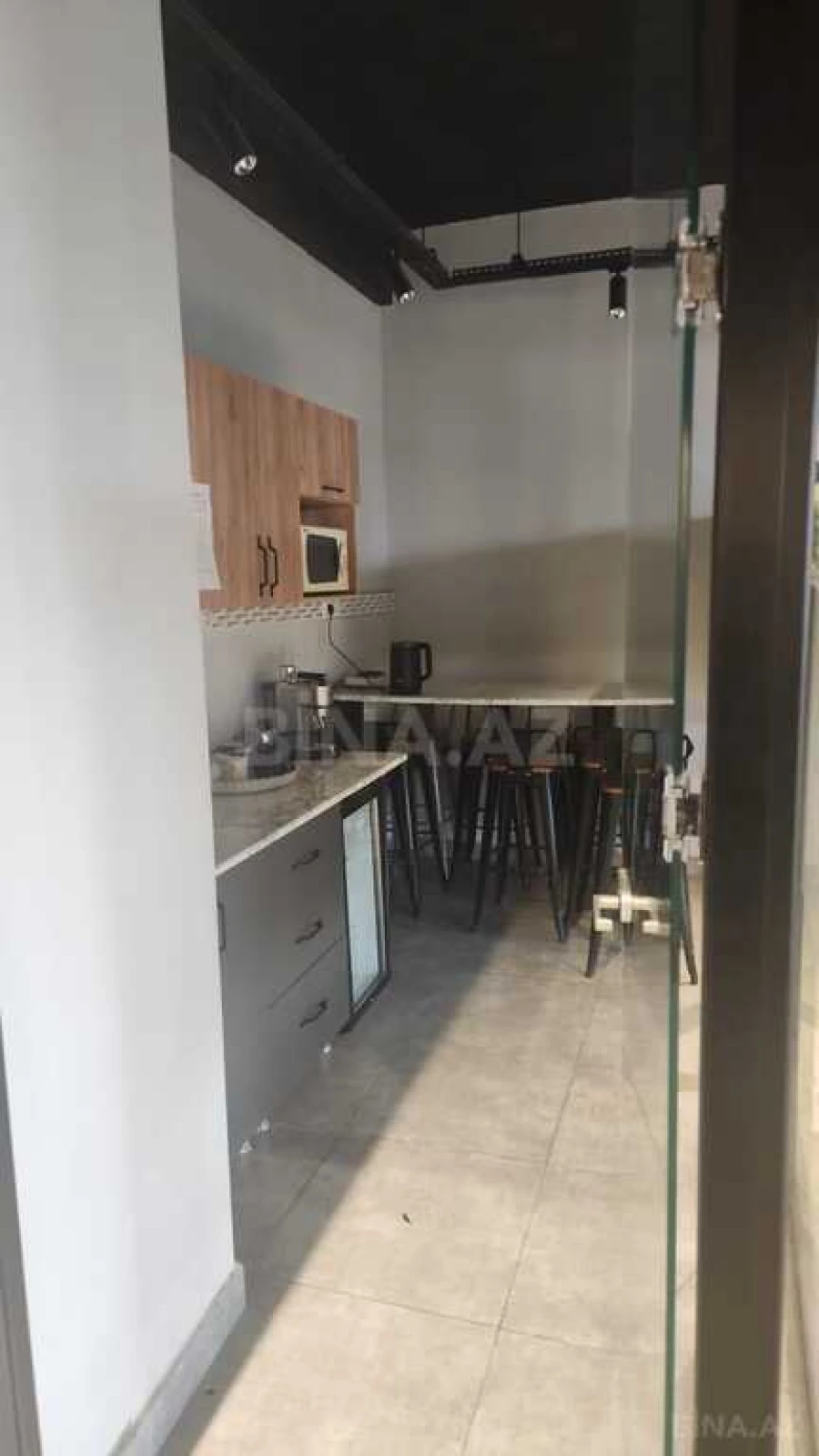 Satılır obyekt 409 m²