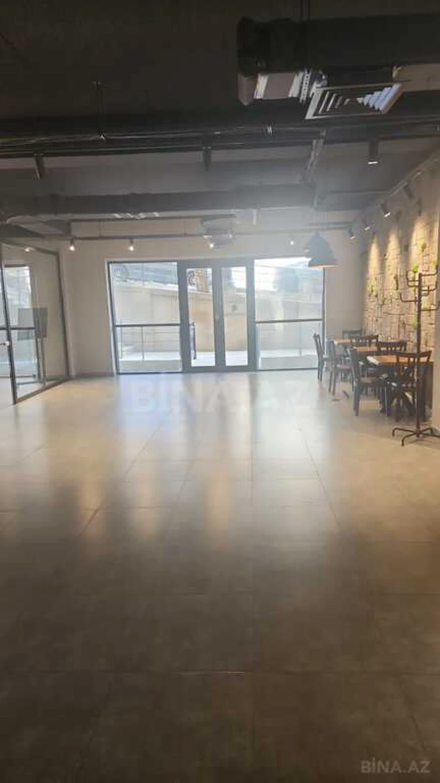 Satılır obyekt 409 m²