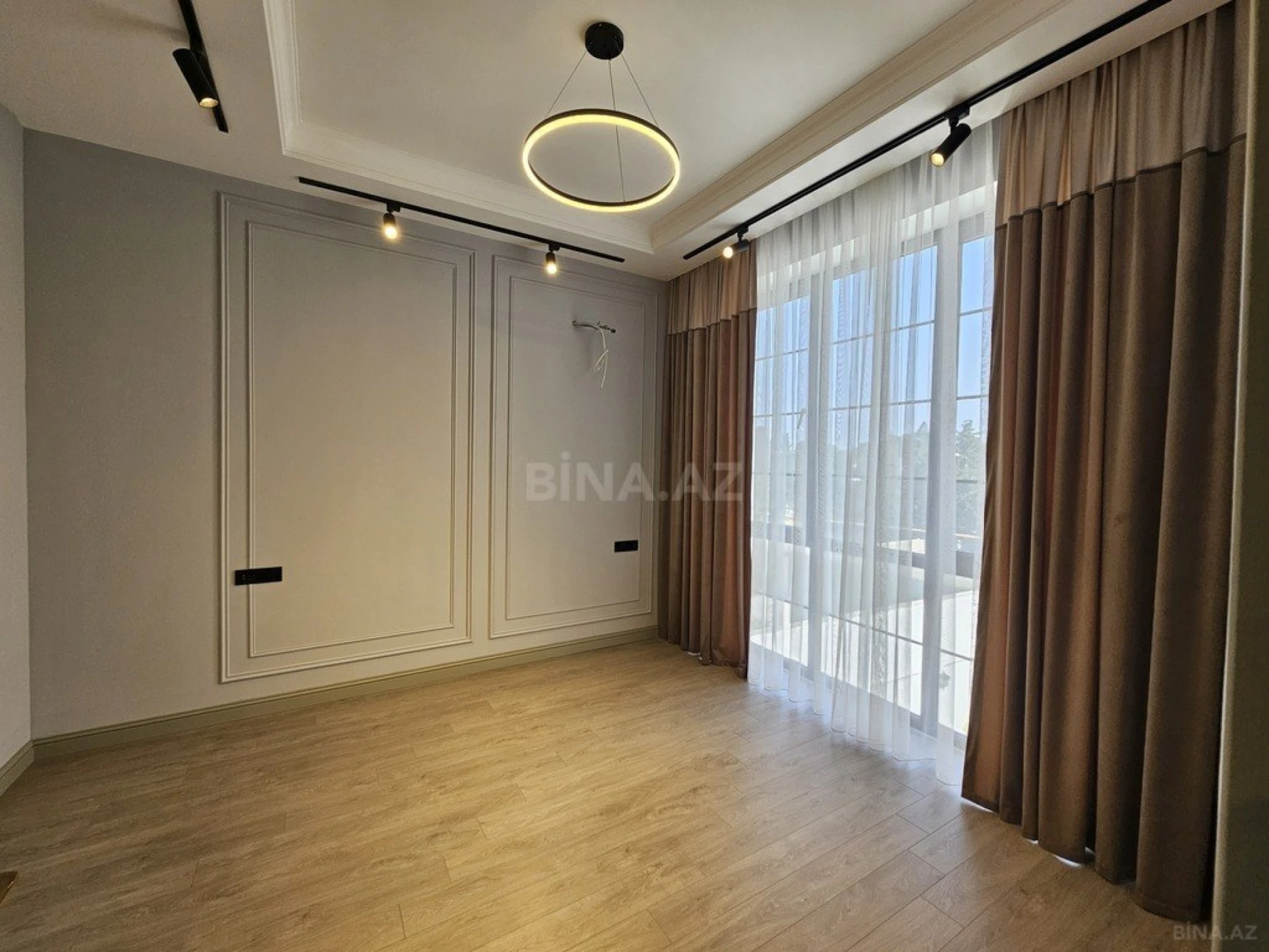 Satılır 5 otaqlı həyət evi 450 m²