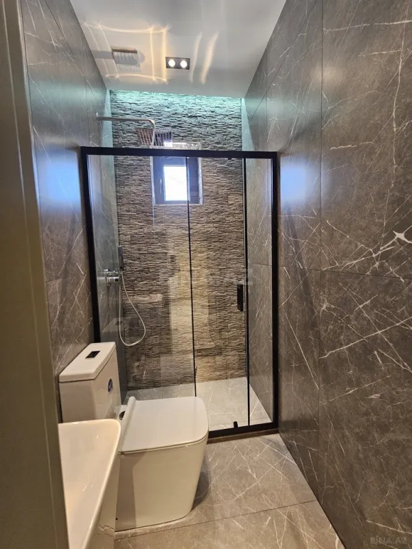 Satılır 5 otaqlı həyət evi 450 m²