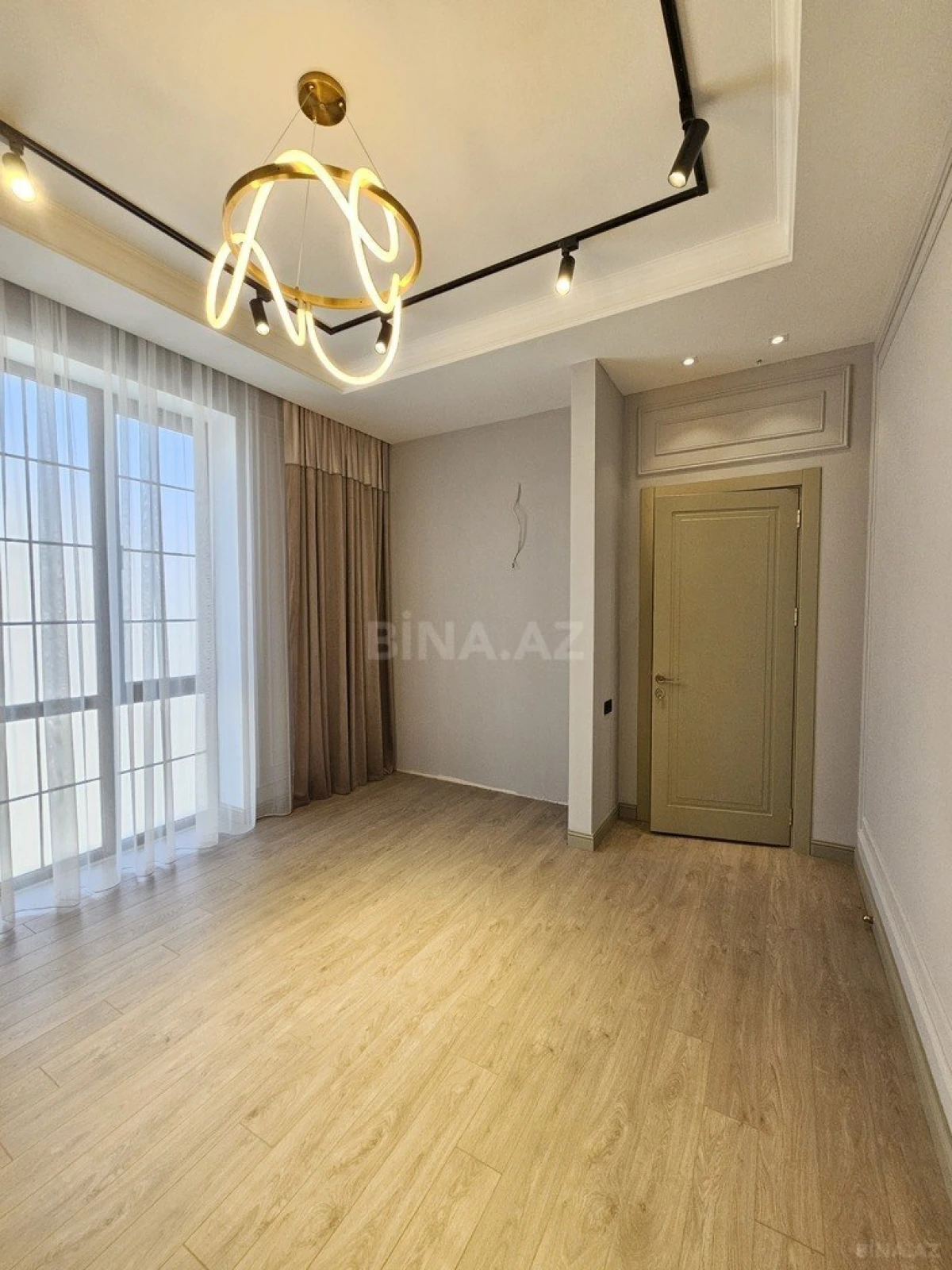 Satılır 5 otaqlı həyət evi 450 m²
