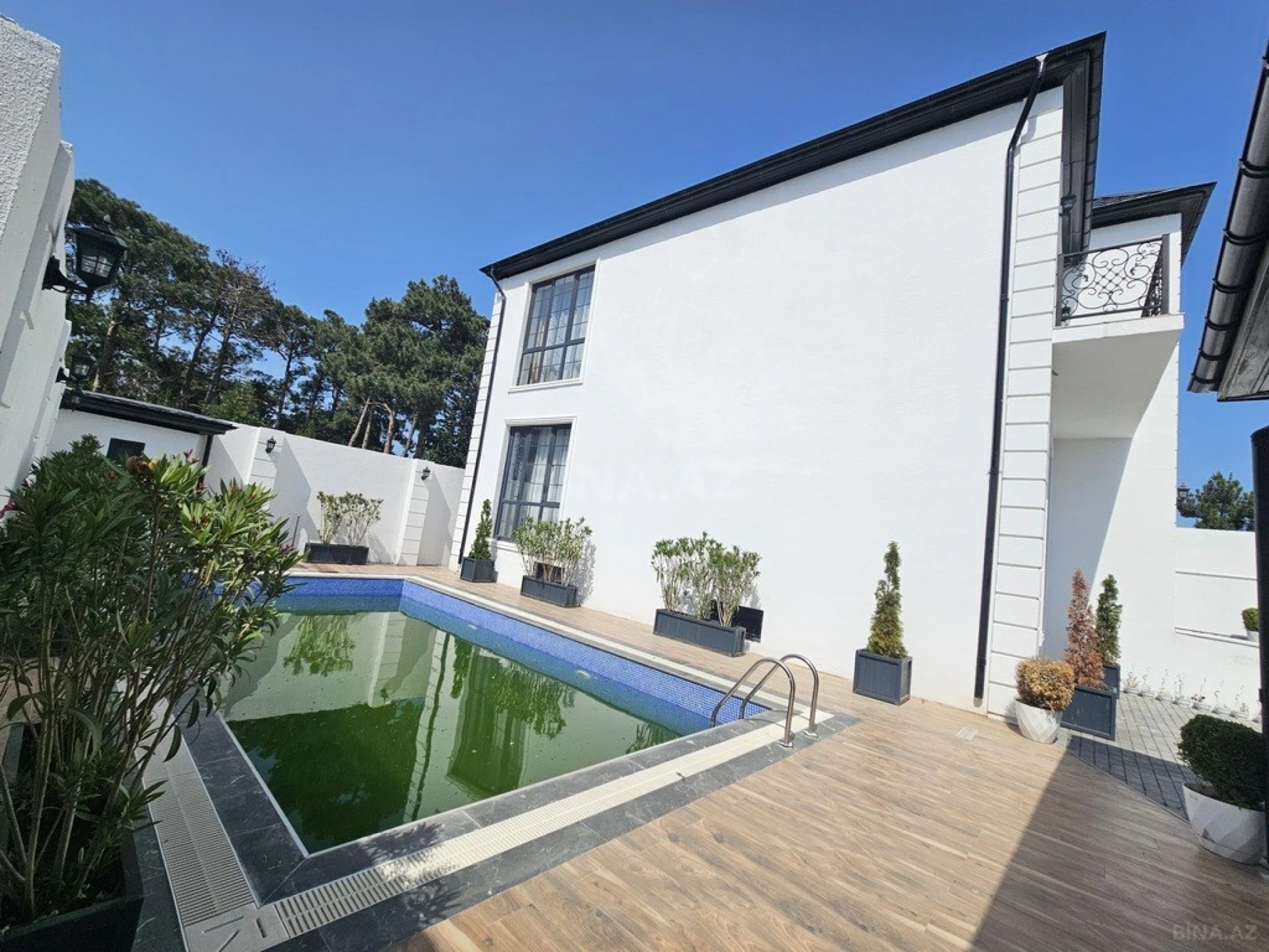 Satılır 5 otaqlı həyət evi 450 m²