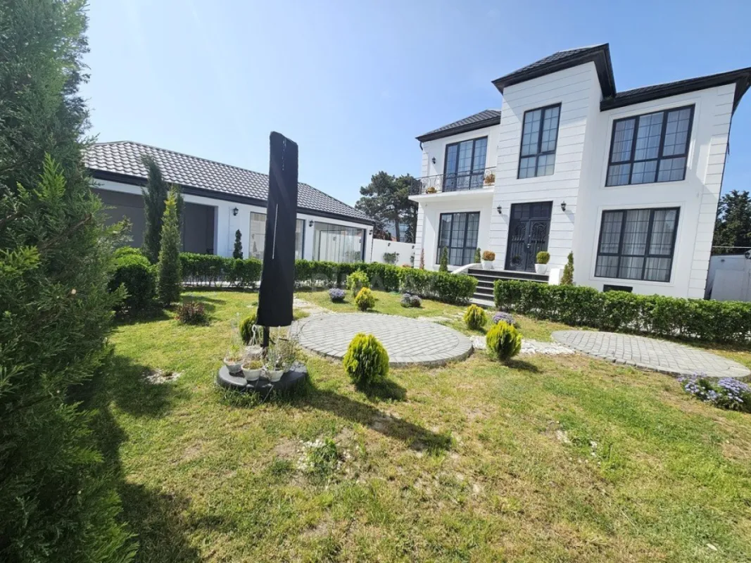 Satılır 5 otaqlı həyət evi 450 m²