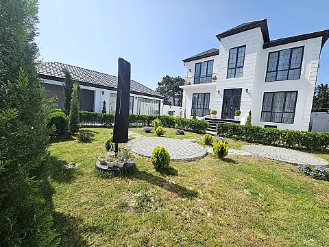 Satılır 5 otaqlı həyət evi 450 m²