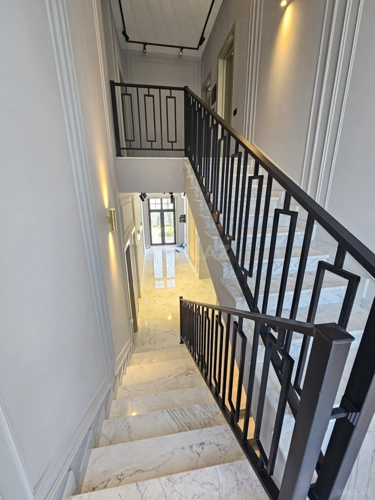Satılır 5 otaqlı həyət evi 450 m²