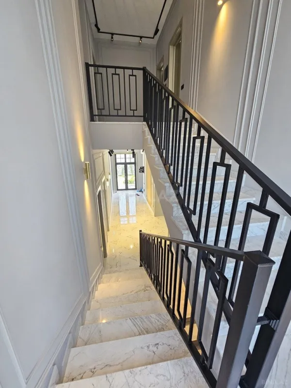 Satılır 5 otaqlı həyət evi 450 m²