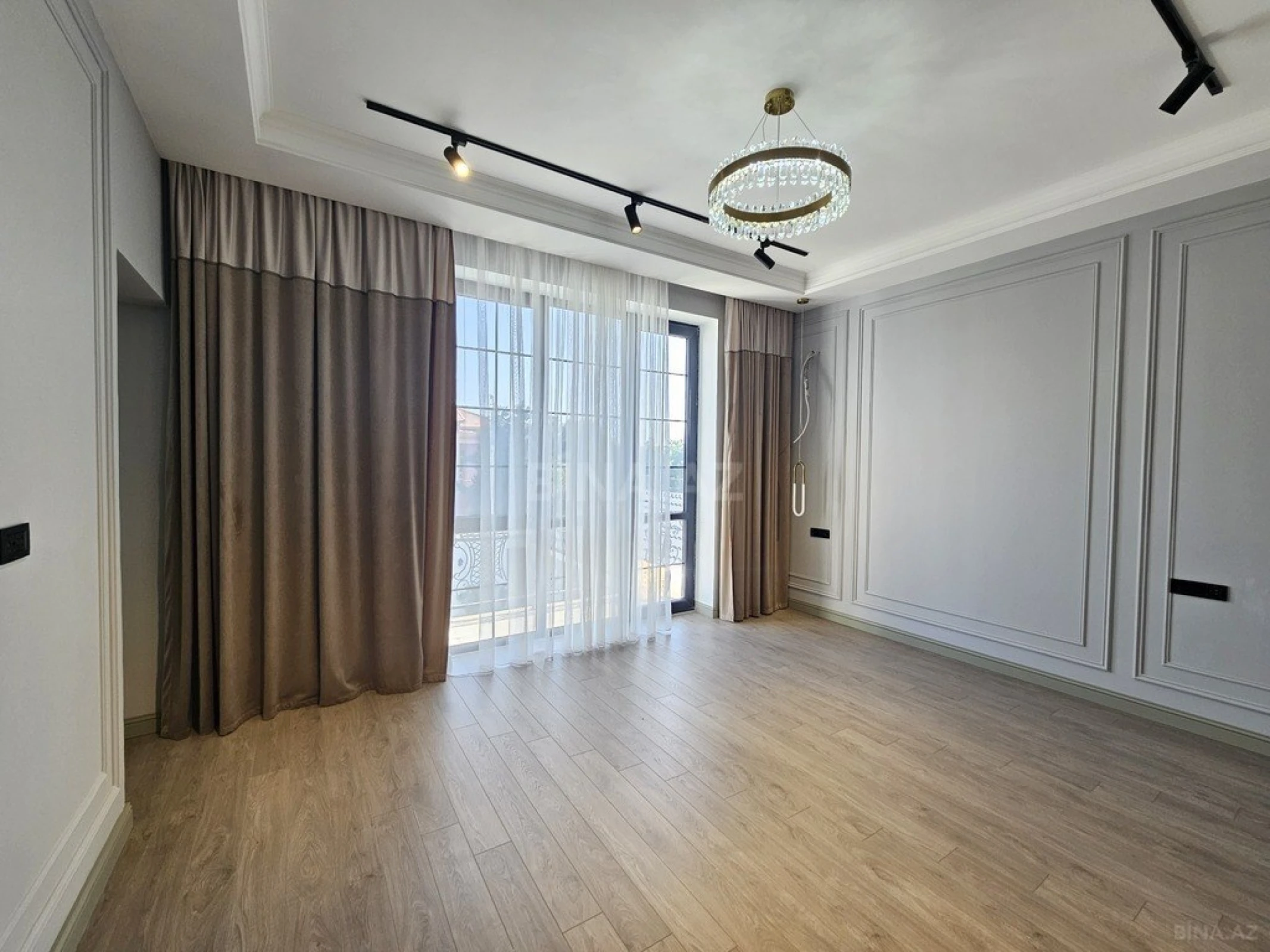 Satılır 5 otaqlı həyət evi 450 m²