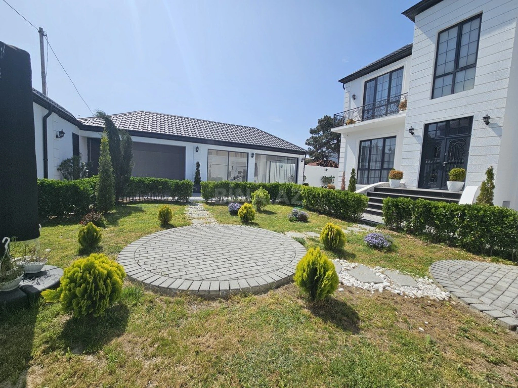 Satılır 5 otaqlı həyət evi 450 m²