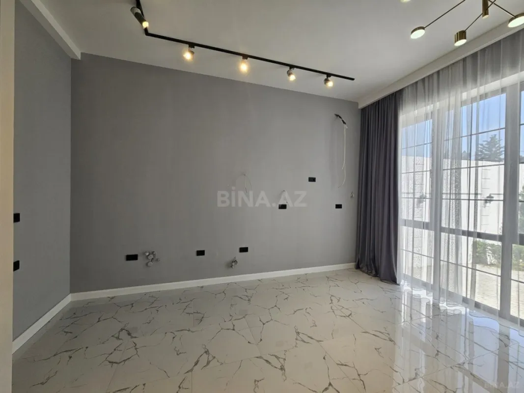 Satılır 5 otaqlı həyət evi 450 m²