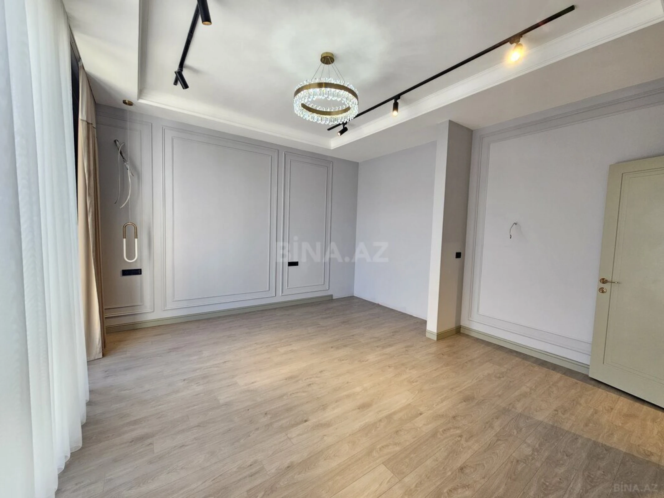 Satılır 5 otaqlı həyət evi 450 m²