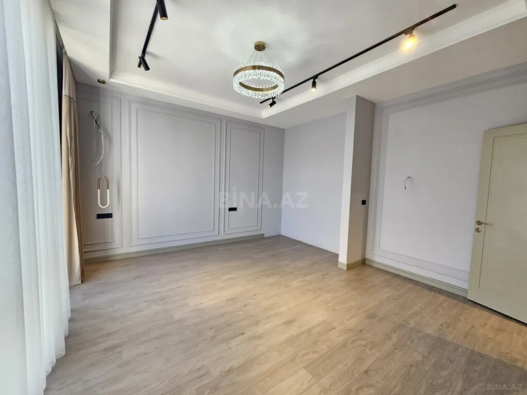 Satılır 5 otaqlı həyət evi 450 m²