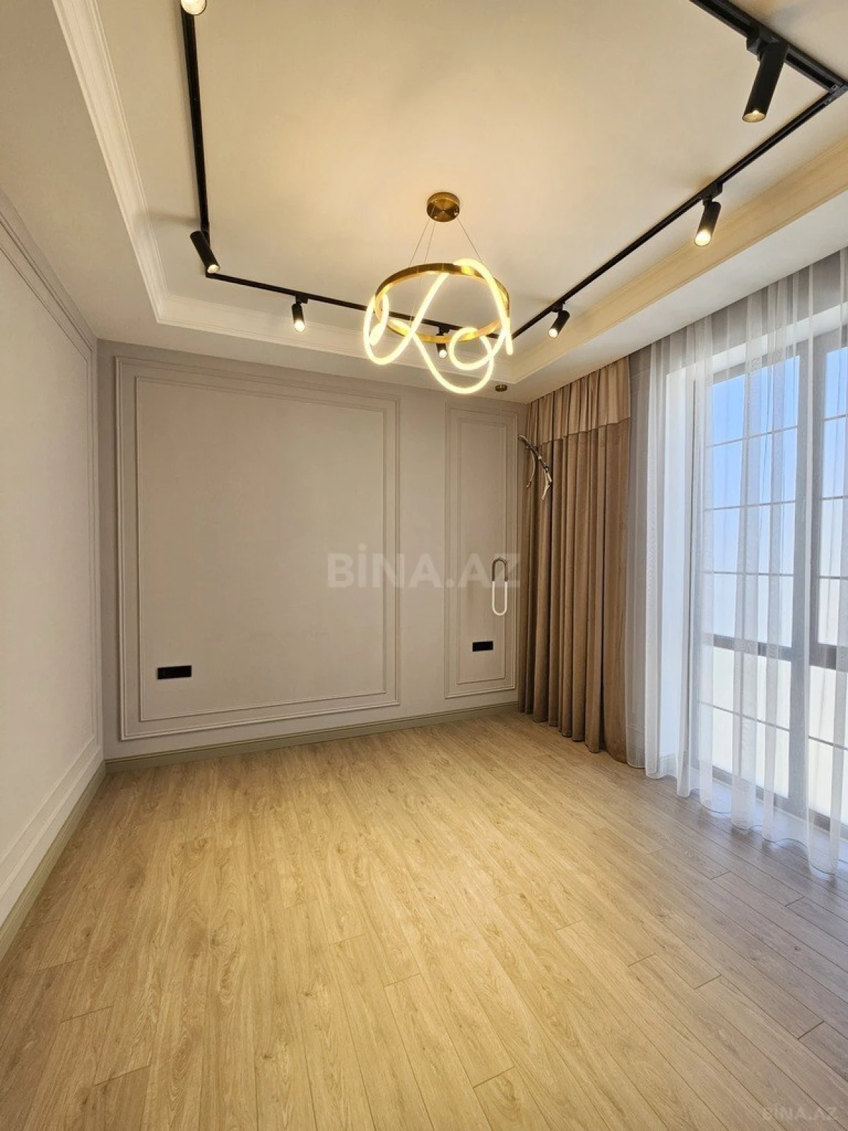 Satılır 5 otaqlı həyət evi 450 m²