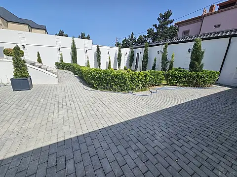 Satılır 5 otaqlı həyət evi 450 m²
