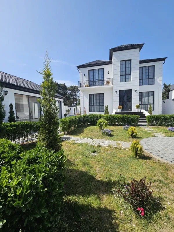 Satılır 5 otaqlı həyət evi 450 m²