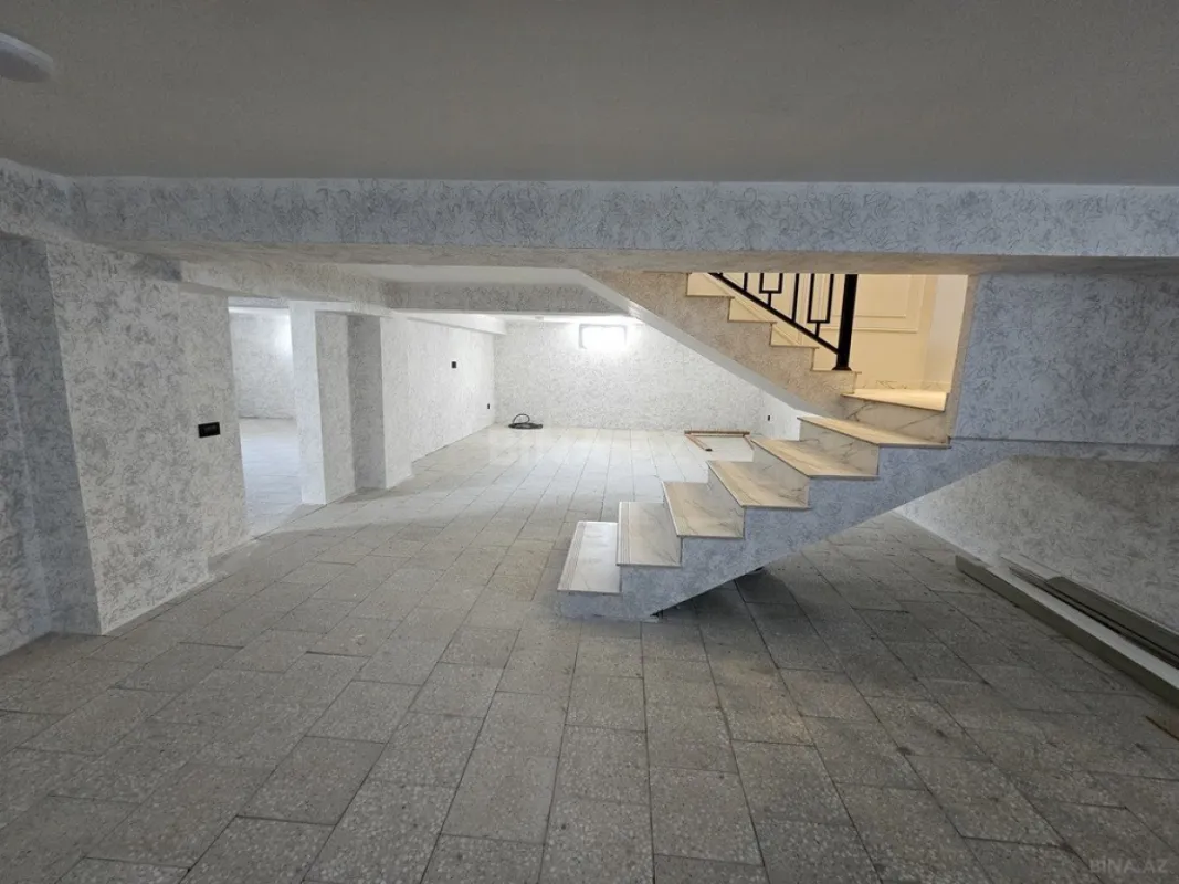 Satılır 5 otaqlı həyət evi 450 m²