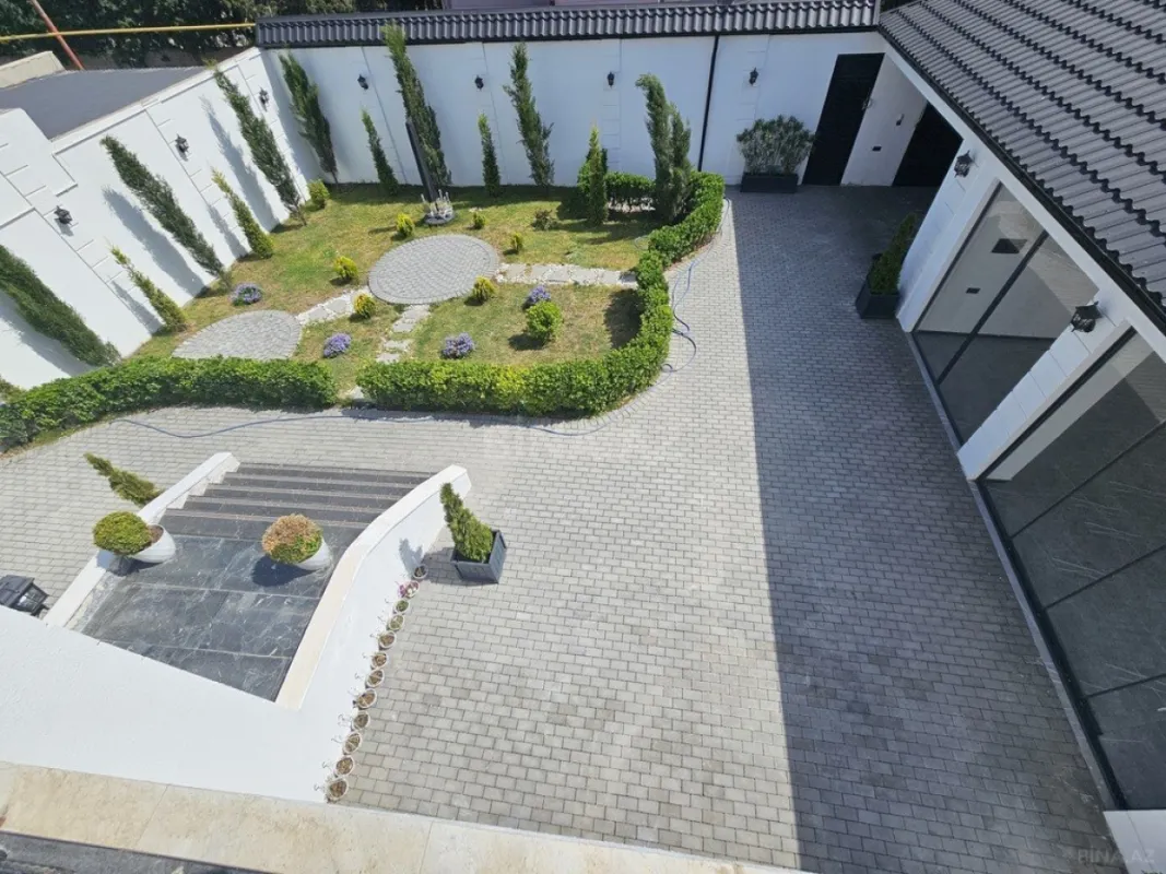 Satılır 5 otaqlı həyət evi 450 m²
