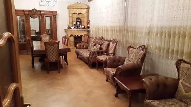 Satılır 7 otaqlı həyət evi 360 m²