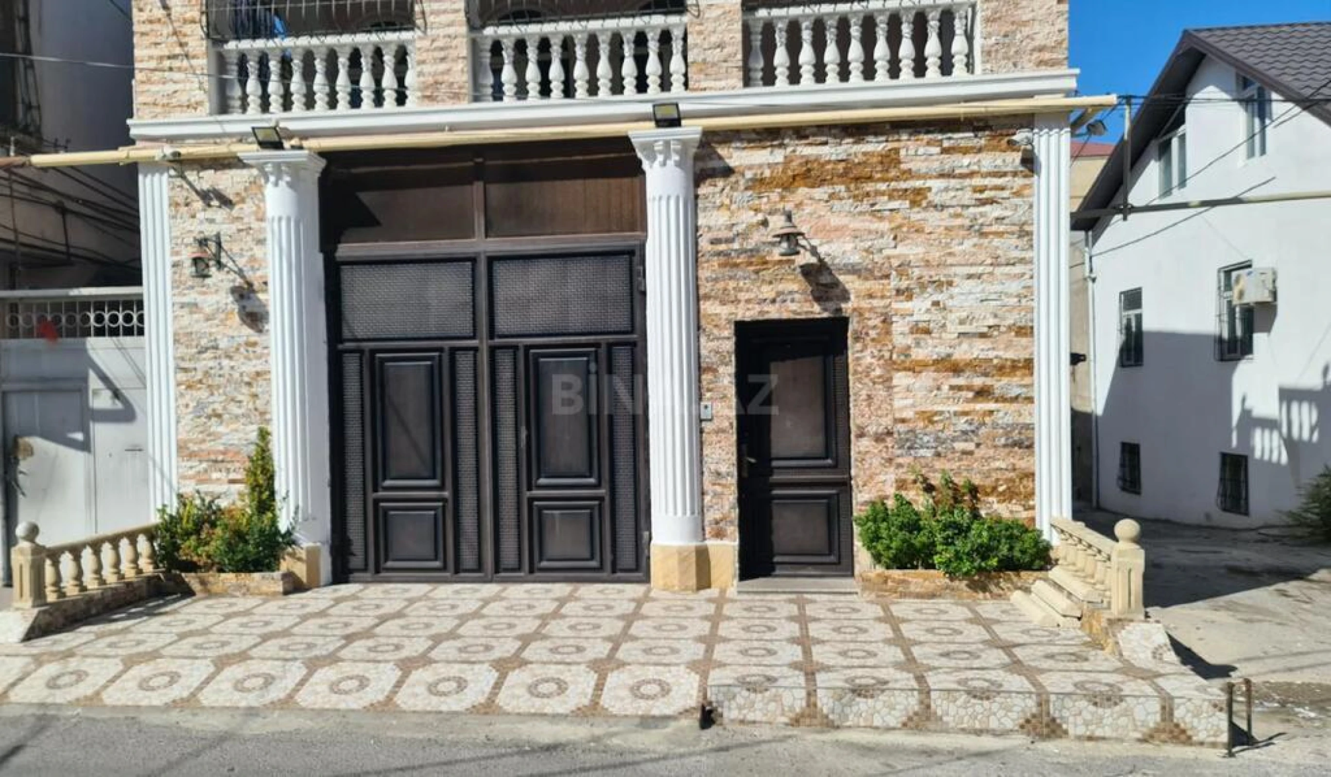 Satılır 7 otaqlı həyət evi 360 m²