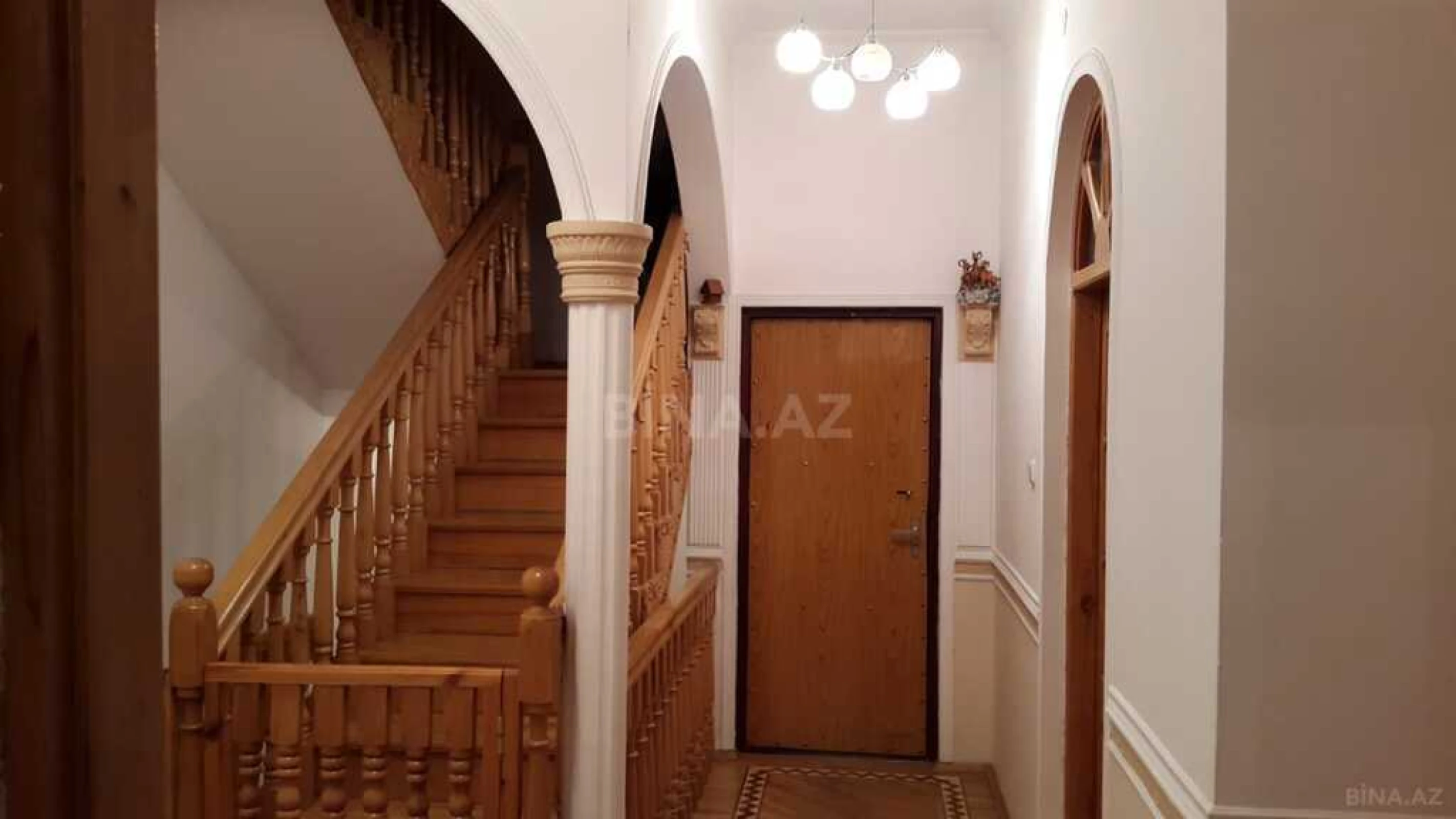 Satılır 7 otaqlı həyət evi 360 m²