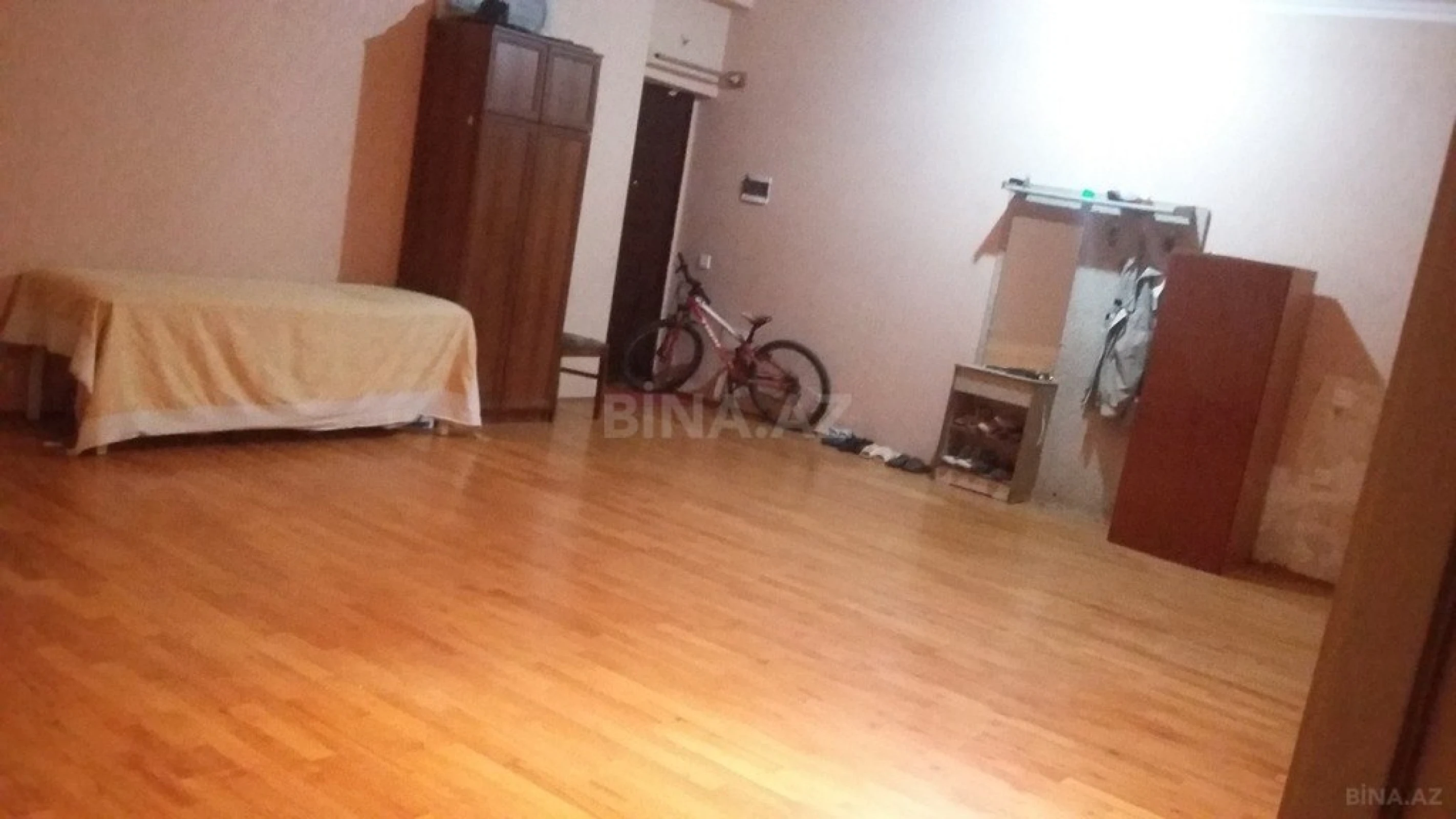 Satılır 3 otaqlı mənzil 152 m²
