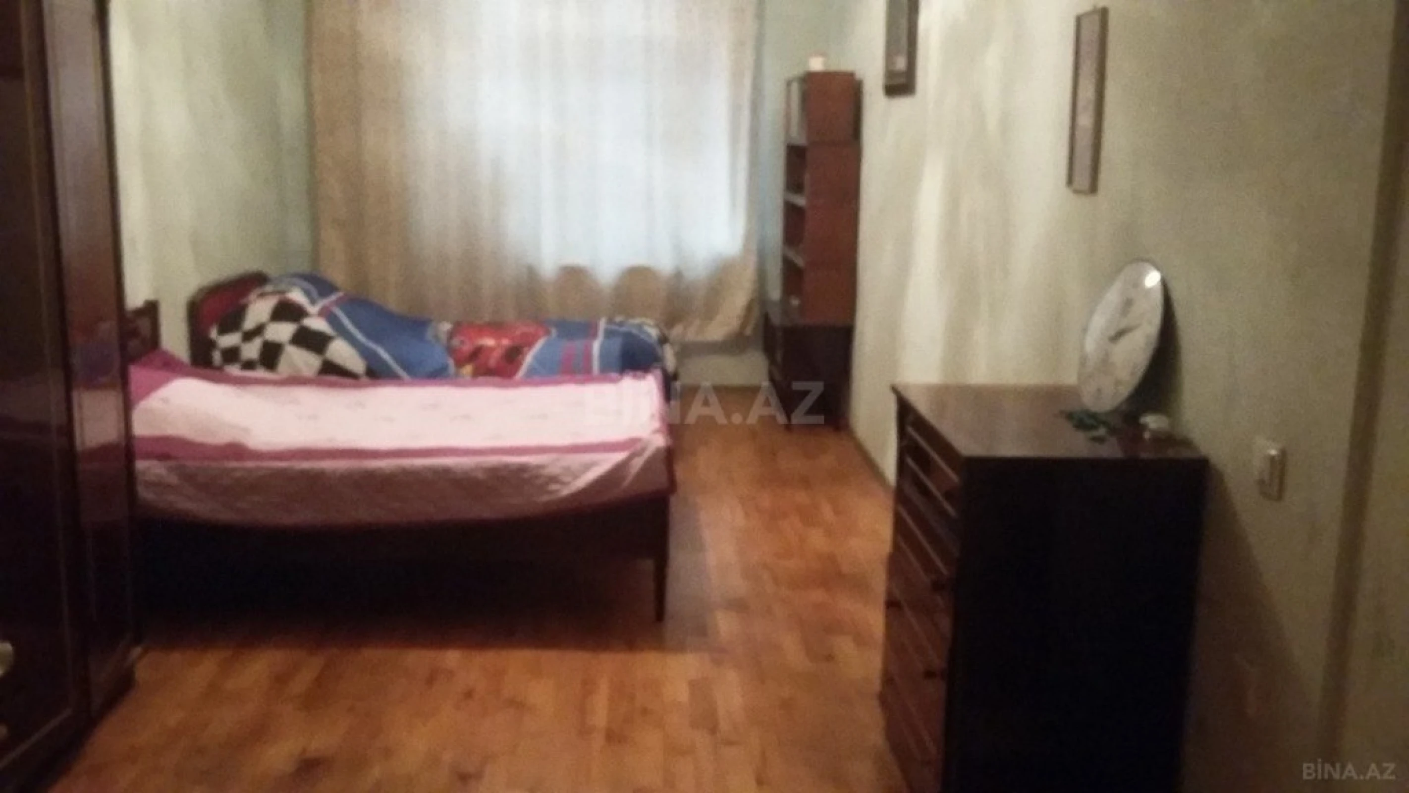 Satılır 3 otaqlı mənzil 152 m²