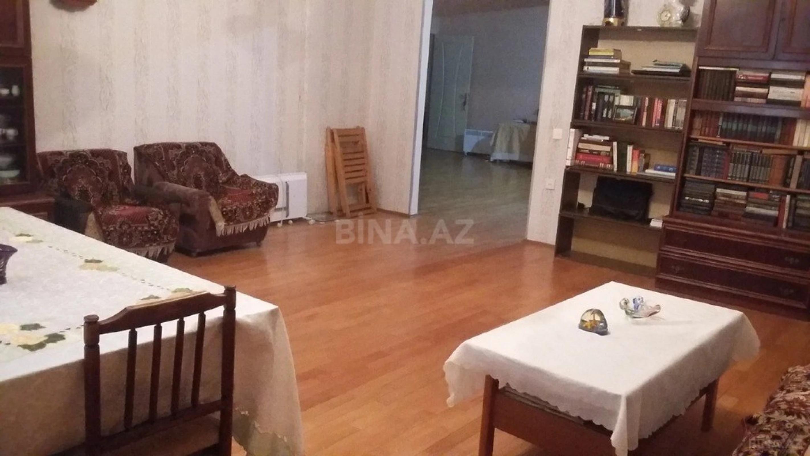 Satılır 3 otaqlı mənzil 152 m²